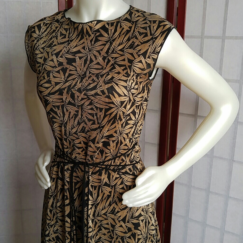 Dress - Picture 3 of 9